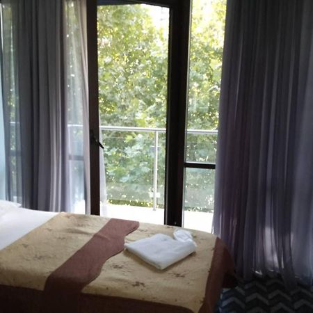 Hotel Georgia Tbilisi Buitenkant foto