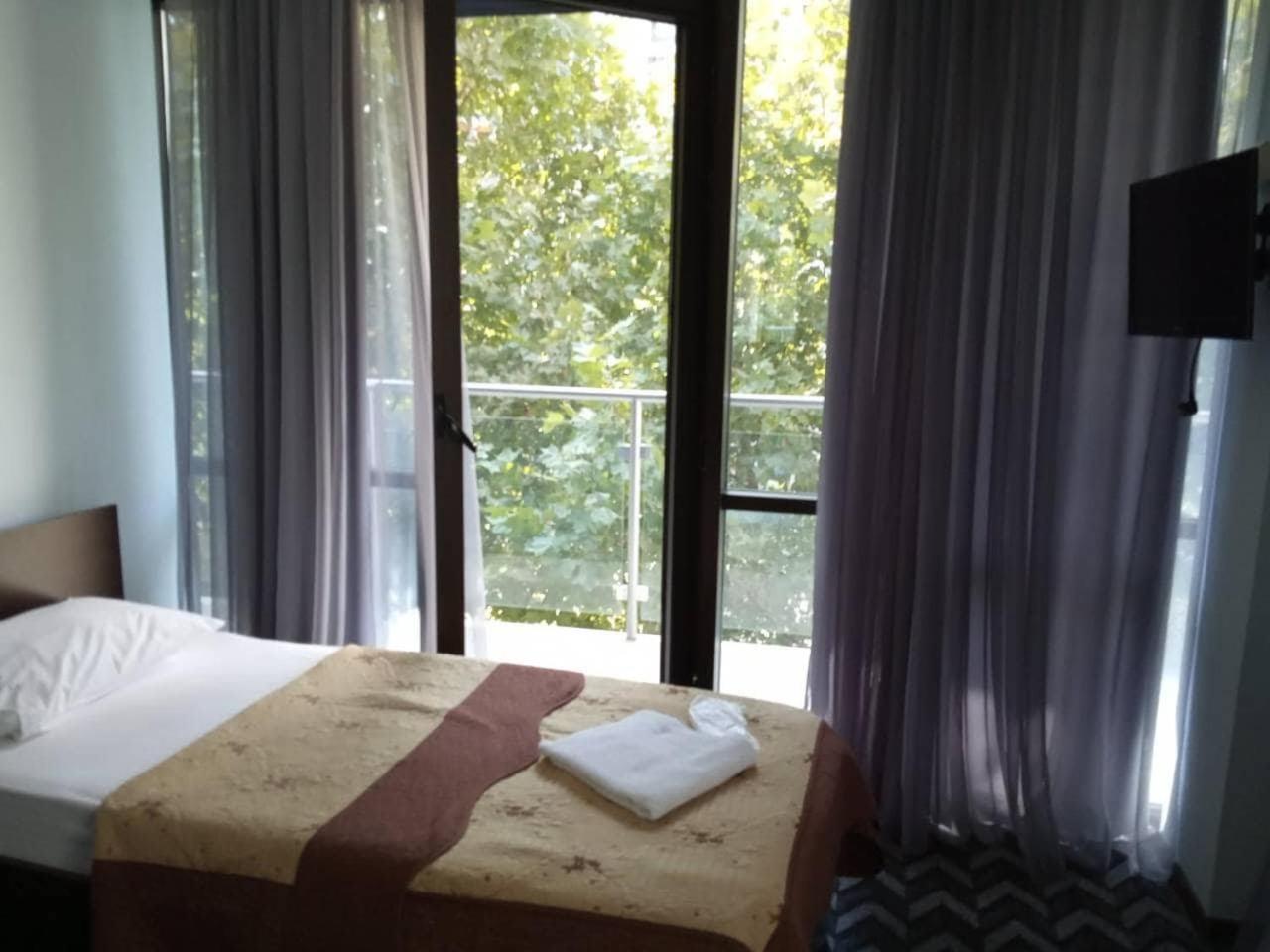 Hotel Georgia Tbilisi Buitenkant foto